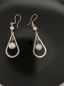 Aretes largos Gotas y Esferas de Plata .925